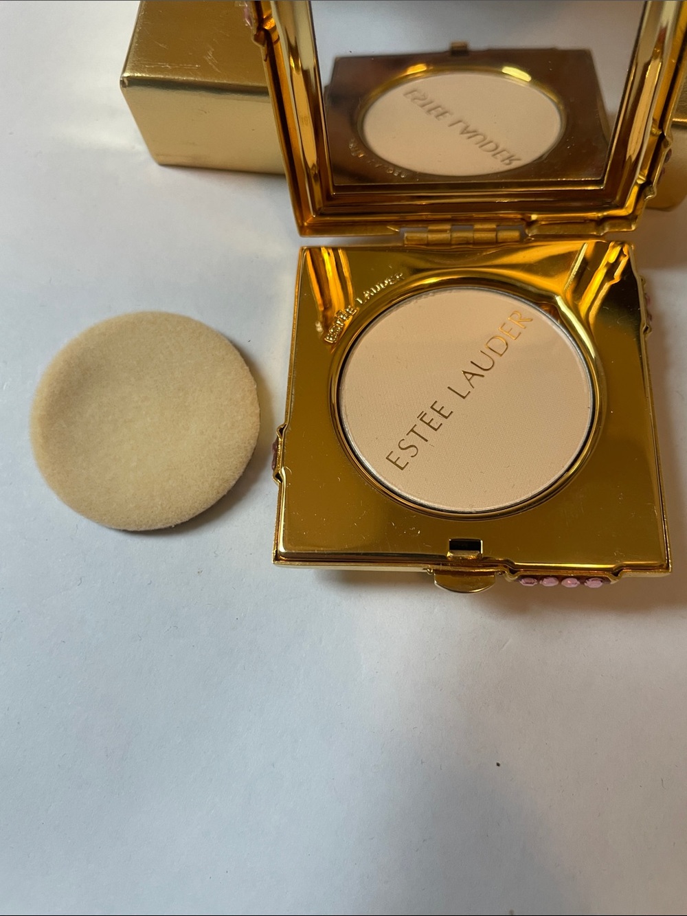 Estee Lauder "Pink Ribbon" Rhinestone Compact with Lucidity Transparent Powder - Picture 8 of 9
